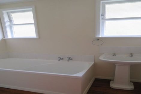 Photo of property in 92 Pinehaven Road, Pinehaven, Upper Hutt, 5019