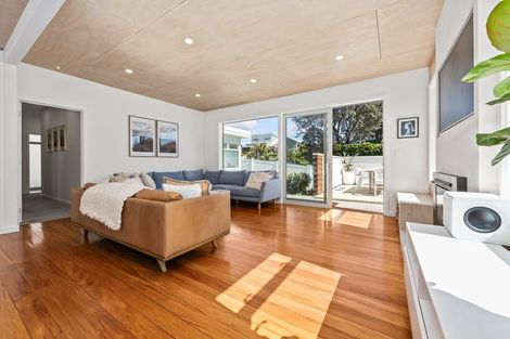 Photo of property in 102 Rosetta Road, Raumati South, Paraparaumu, 5032