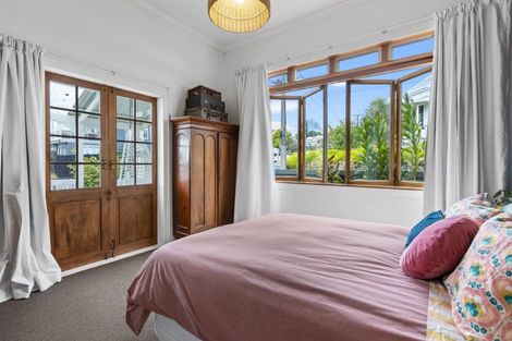 Photo of property in 54 Belt Road, New Plymouth, 4310