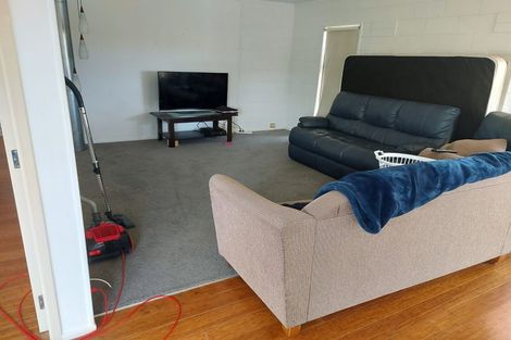 Photo of property in 2/90 Browns Bay Road, Rothesay Bay, Auckland, 0630