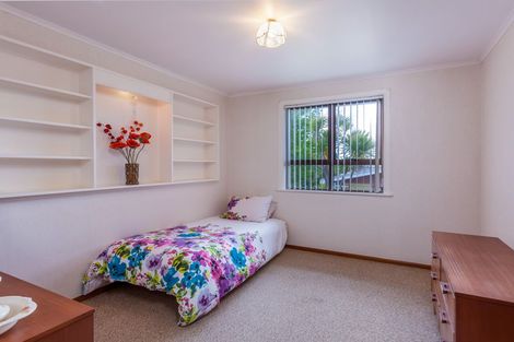 Photo of property in 17 Armagh Road, Blockhouse Bay, Auckland, 0600