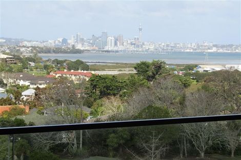 Photo of property in Frank Sargeson Apts, 406/74 Anzac Street, Takapuna, Auckland, 0622