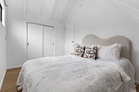 Photo of property in 2/9 Wharf Road, Te Atatu Peninsula, Auckland, 0610