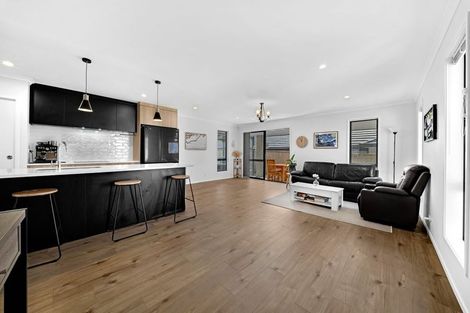 Photo of property in 10 Pipi Crescent, Tuakau, 2121