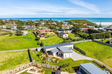 Photo of property in 11 Sunset Drive, Baylys Beach, Dargaville, 0377
