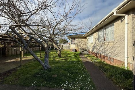 Photo of property in 402 Roscommon Road, Clendon Park, Auckland, 2103