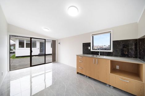 Photo of property in 15 Mayflower Close, Mangere East, Auckland, 2024