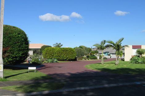 Photo of property in 45 Settlers Grove, Orewa, 0931