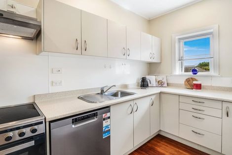 Photo of property in 31 Jackson Street, College Estate, Whanganui, 4500