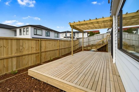 Photo of property in 7 Eric Gifford Drive, Ranui, Auckland, 0612