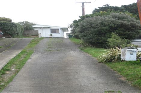 Photo of property in 10 Balmain Street, Newlands, Wellington, 6037