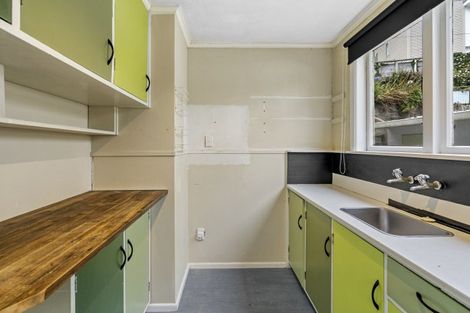 Photo of property in 20b Kellsmere Crescent, Island Bay, Wellington, 6023