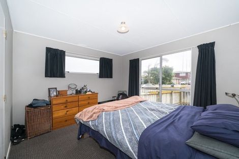 Photo of property in 2 Suzanne Grove, Kelvin Grove, Palmerston North, 4414