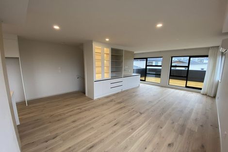 Photo of property in 15 Longshore Drive, Long Bay, Auckland, 0630