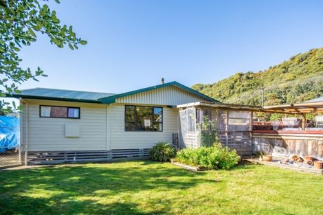 Photo of property in 52 Wairau Road, Picton, 7220