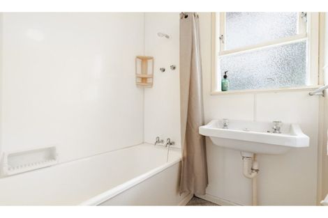 Photo of property in 17 Hilling Street, Titirangi, Auckland, 0604