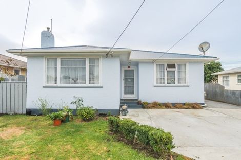 Photo of property in 28 Raupo Street, Castlecliff, Whanganui, 4501