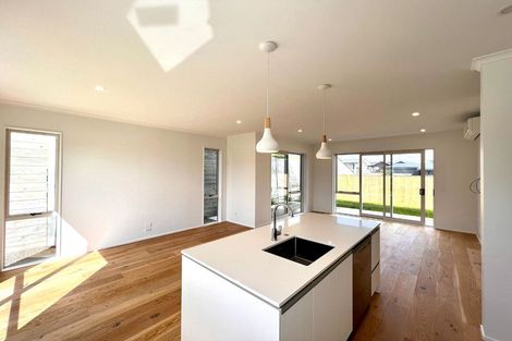 Photo of property in 15 Taikura Avenue, Red Beach, 0932