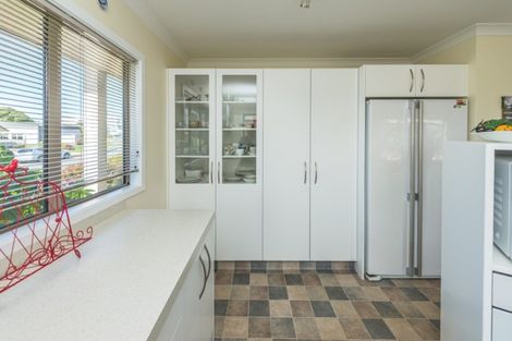 Photo of property in 15 Gilligan Close, College Estate, Whanganui, 4500