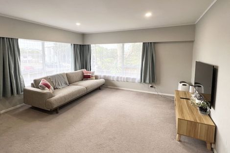 Photo of property in 1/214 Sunnynook Road, Totara Vale, Auckland, 0627