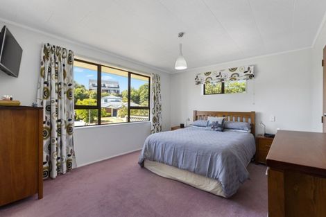 Photo of property in 32 Clearwater Terrace, Brown Owl, Upper Hutt, 5018