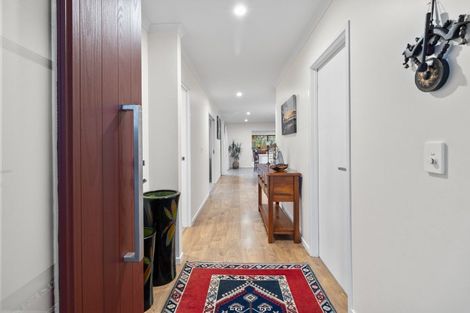 Photo of property in 18 Applemoors Way, Riverhead, 0820