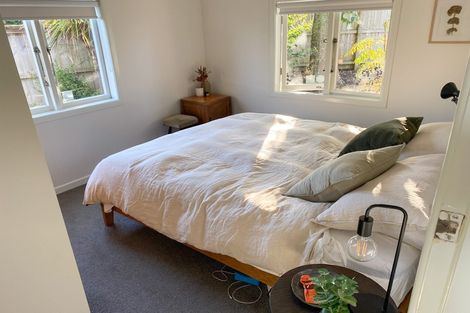 Photo of property in 2 West Glade Crescent, Birkenhead, Auckland, 0626