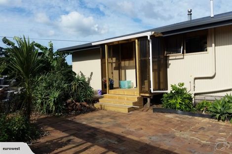 Photo of property in 34 Red Hills Road, Massey, Auckland, 0614