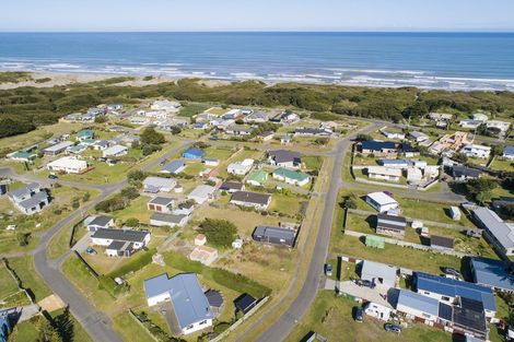 Photo of property in 18 Te Kiri Street, Himatangi Beach, Foxton, 4891