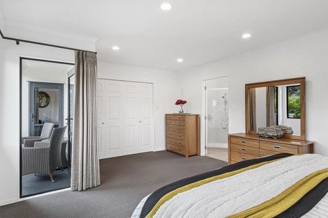 Photo of property in 31 Seaton Road, Murrays Bay, Auckland, 0630