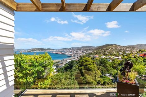 Photo of property in 122 Nicholson Road, Khandallah, Wellington, 6035