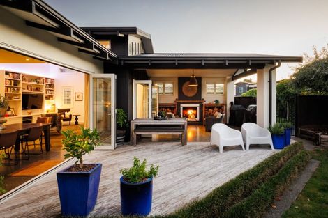 Photo of property in 5 Fairway Grove, Hokowhitu, Palmerston North, 4410