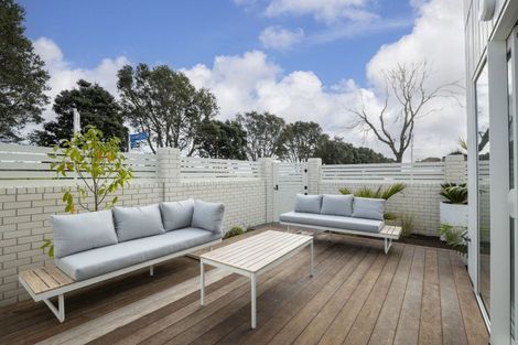 Photo of property in 1/4 Cracroft Street, Welbourn, New Plymouth, 4310