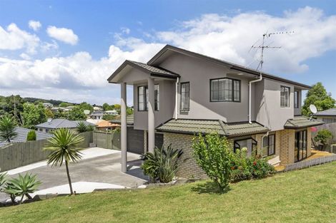 Photo of property in 6 Fairchild Avenue, Goodwood Heights, Auckland, 2105