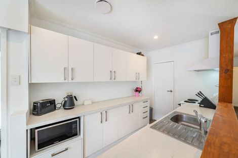 Photo of property in 20 Jocelyn Crescent, Pinehaven, Upper Hutt, 5019