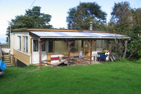 Photo of property in 24 Kauri Point Road, Laingholm, Auckland, 0604