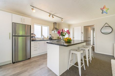 Photo of property in 3 Kaitangata Crescent, Kelson, Lower Hutt, 5010