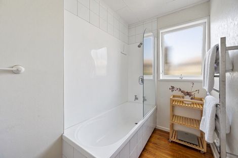 Photo of property in 15 Mill Road, Clive, 4102