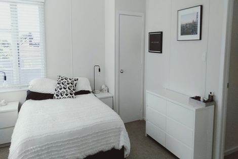 Photo of property in 25a Te Kawa Road, Greenlane, Auckland, 1061