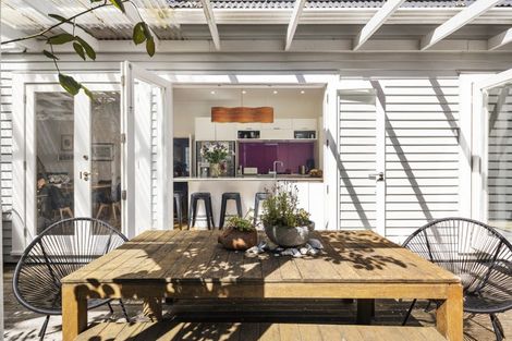 Photo of property in 56 Glen Road, Kelburn, Wellington, 6012