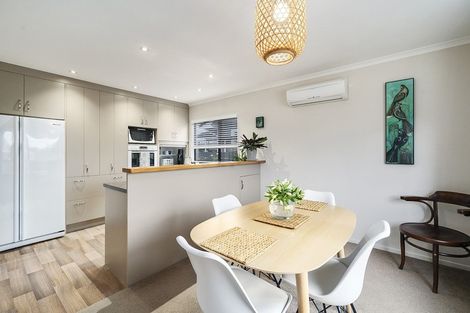 Photo of property in 14 Frances Street, Waikanae Beach, Waikanae, 5036