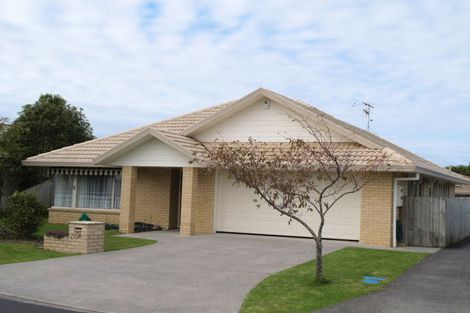 Photo of property in 2/9 Uldale Place, Northpark, Auckland, 2013