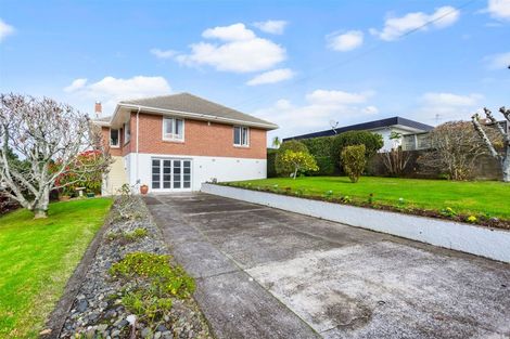 Photo of property in 1/53 Uxbridge Road, Mellons Bay, Auckland, 2014