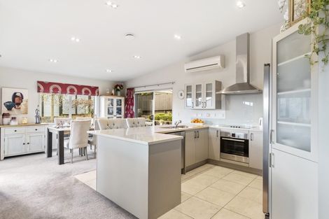 Photo of property in 53 Ina Ville Drive, Pukekohe, 2120