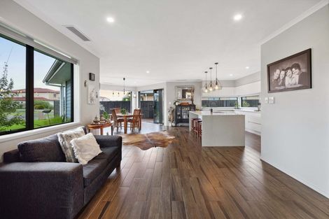 Photo of property in 53 Pohutukawa Parade, Riverhead, 0820