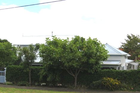 Photo of property in 44 Palmerston Road, Birkenhead, Auckland, 0626