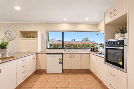 Photo of property in 1 Roderick Place, Rototuna, Hamilton, 3210