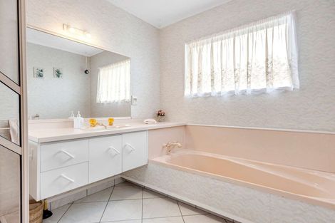 Photo of property in 24 Webb Place, Taradale, Napier, 4112