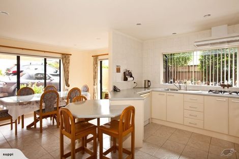 Photo of property in 2/92 Saint Lukes Road, Sandringham, Auckland, 1025