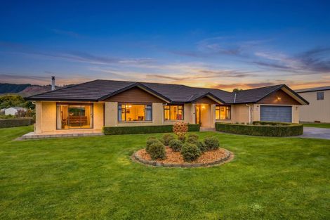 Photo of property in 53 Pohutukawa Drive, Levin, 5571